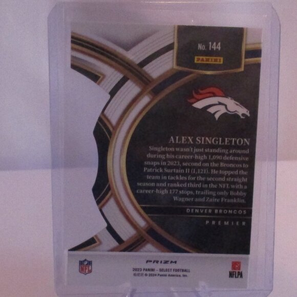 2023 Panini Prizm Alex Singleton BRONCOS PREMIER DIE CUT with Mag & Stand - Picture 2 of 5